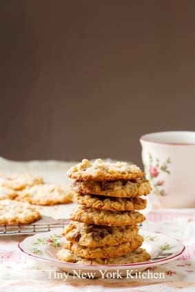 VICTORIA'S CHOCOLATE CHIP OATMEAL COOKIES VICTORIA'S CHOCOLATE CHIP OATMEAL COOKIES