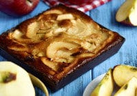 Chunky Buttermilk Apple Cake