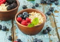 Quinoa Oatmeal With Berries